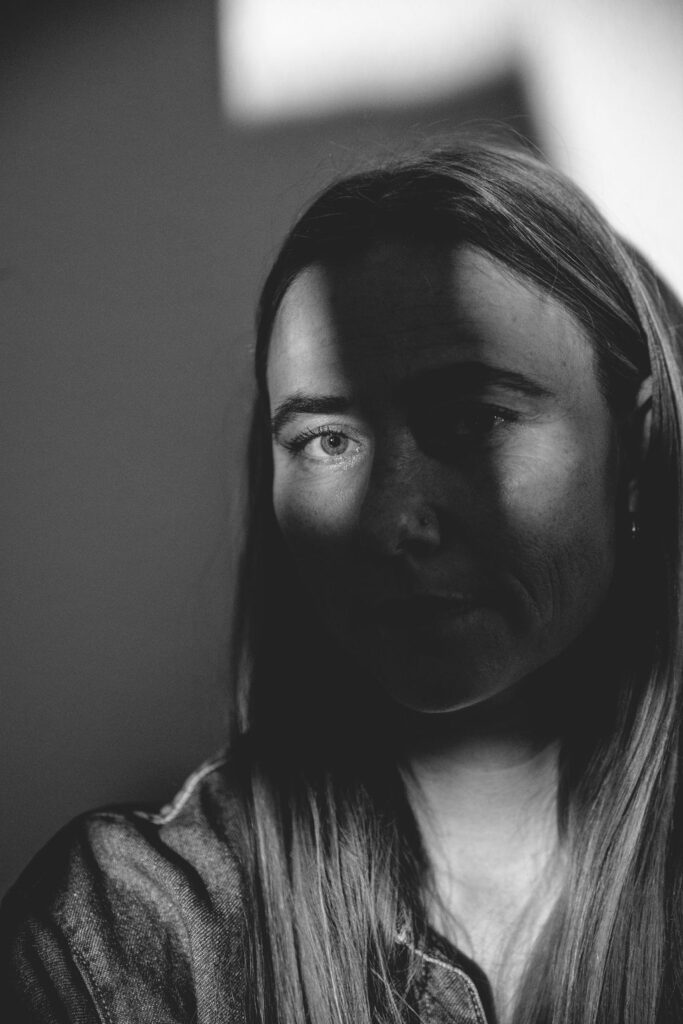 emotionsfokuseret psykoterapeut tilbyder terapi i københavn, arbejder med selvudvikling og skyggesider